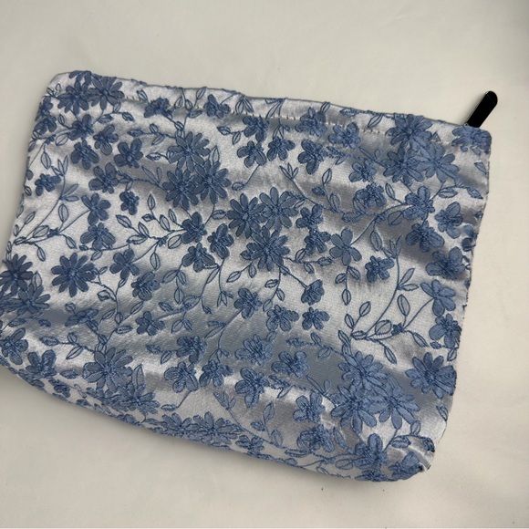 Elegant Blue Floral Cosmetic Pouch - Picture 6 of 9